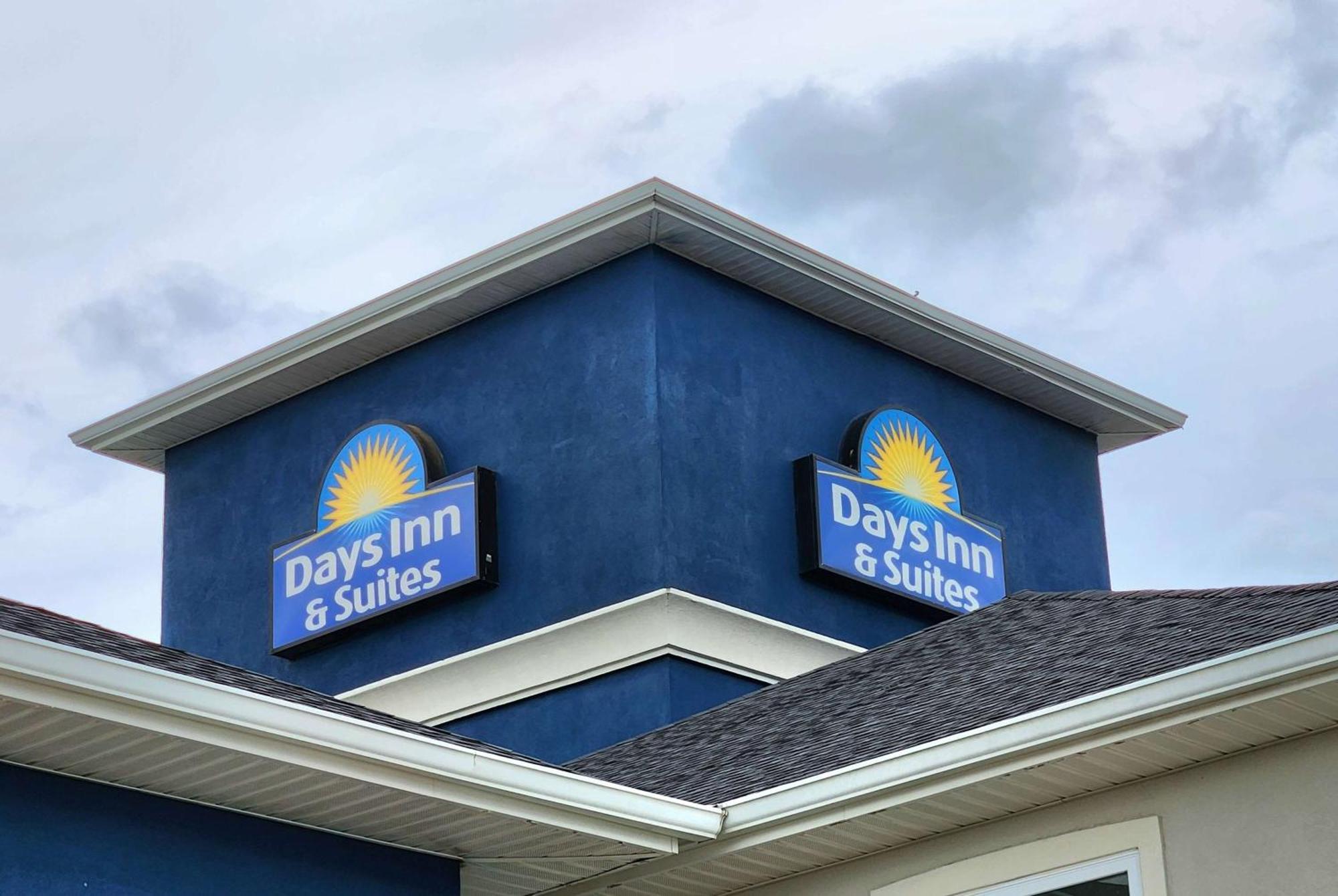 Days Inn & Suites By Wyndham Тібедоу Екстер'єр фото